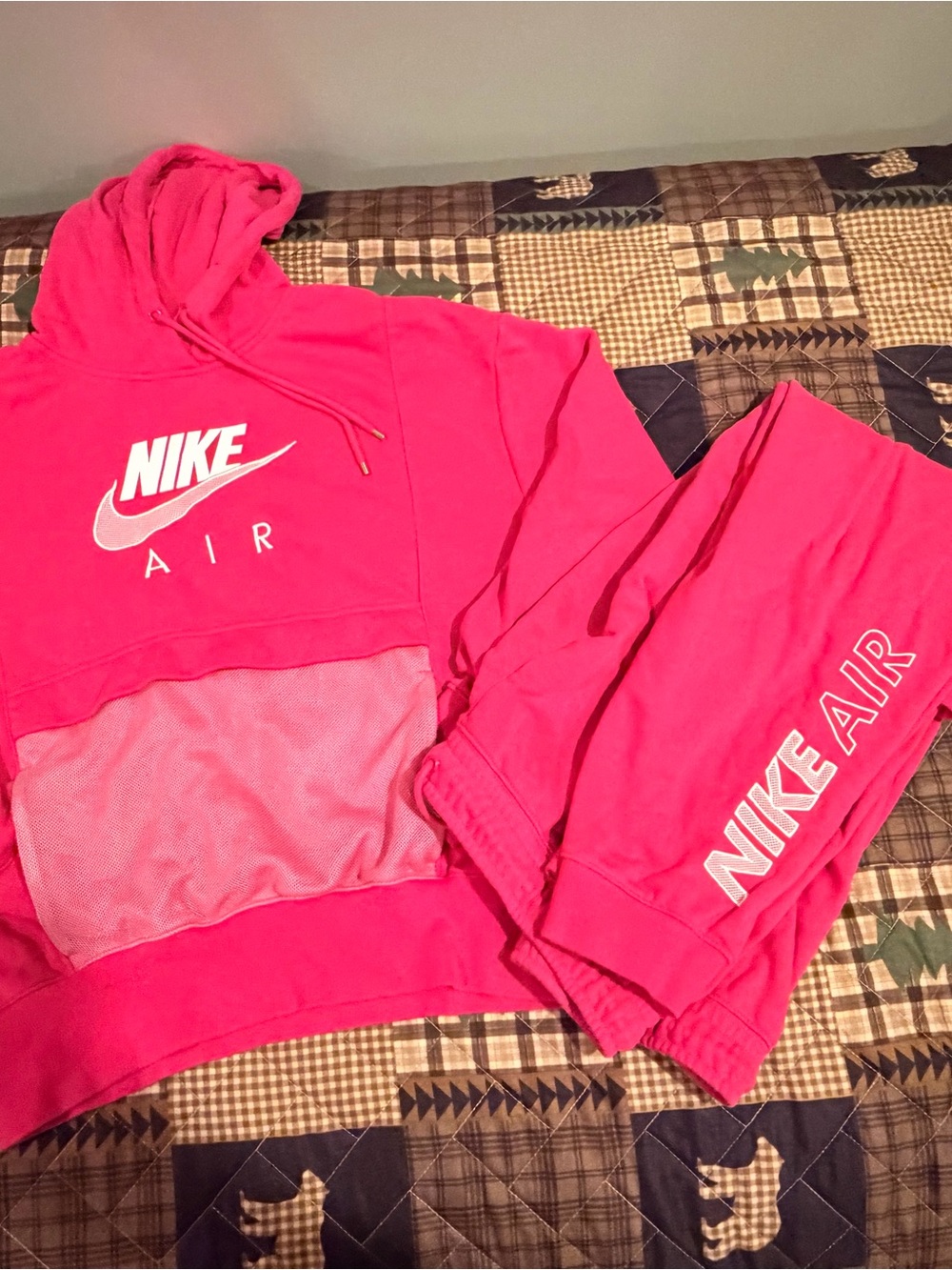 Nike Kids Hot Pink Air Hoodie (SIZE:S) & Joggers (SIZE:L) Set
